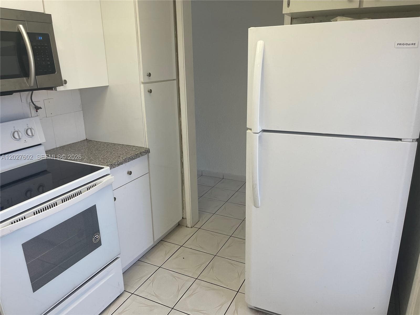 450 Golden Isles Dr 1H photo 19