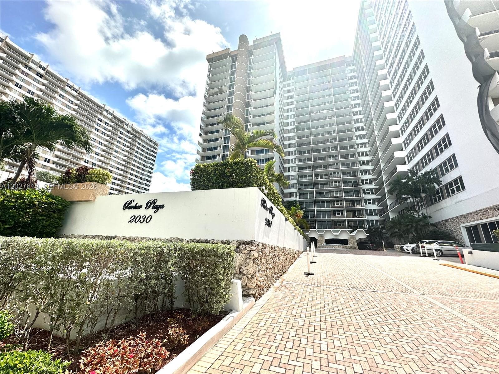2030 S Ocean Dr 1111 photo 2