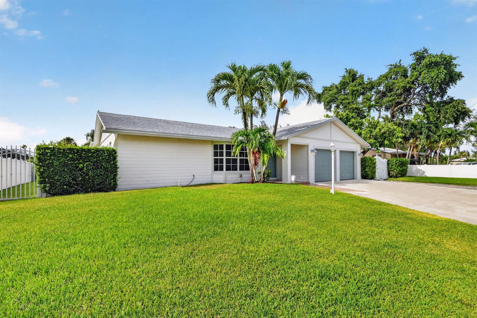 2277 Summit Boulevard photo 2