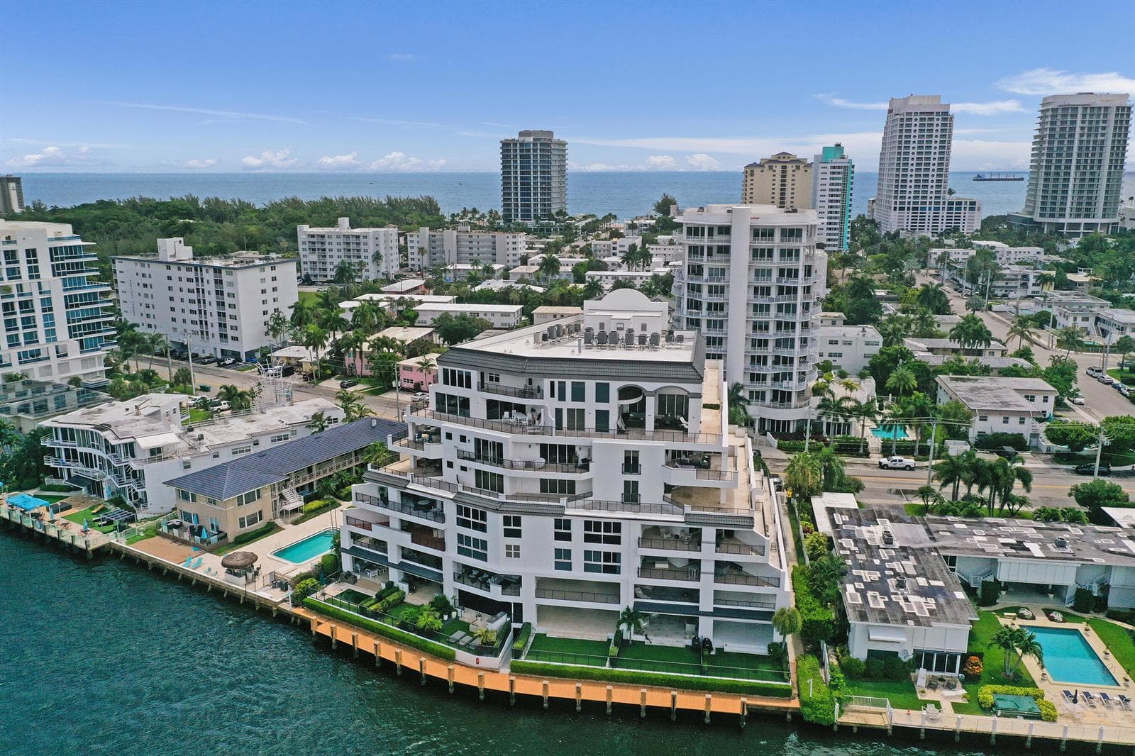 615 Bayshore Drive 402 photo 2
