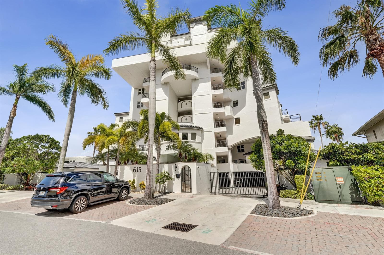 615 Bayshore Drive 402 photo 6