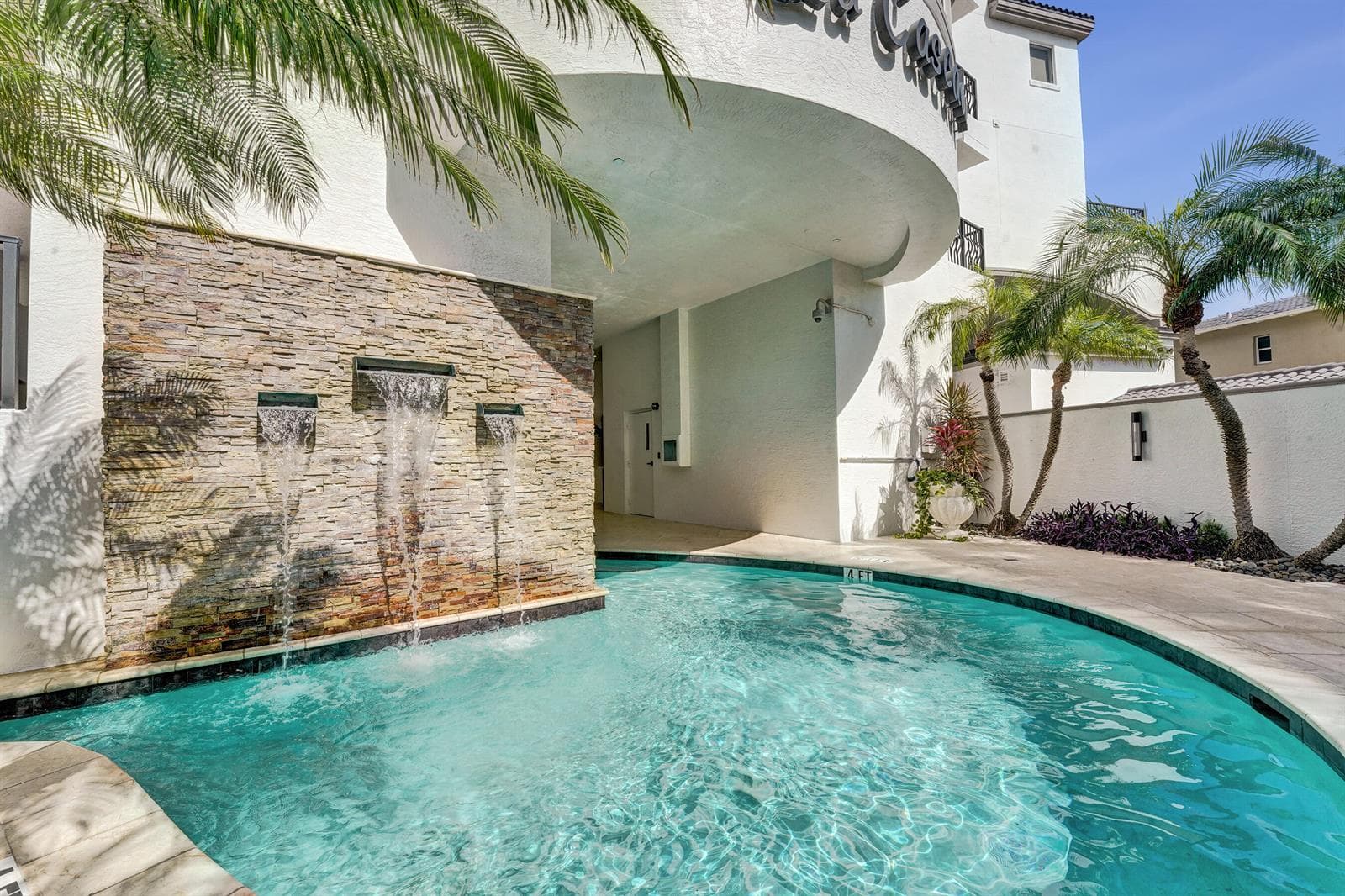 615 Bayshore Drive 402 photo 13