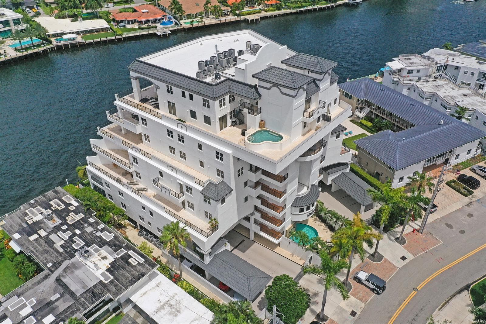 615 Bayshore Drive 402 photo 3