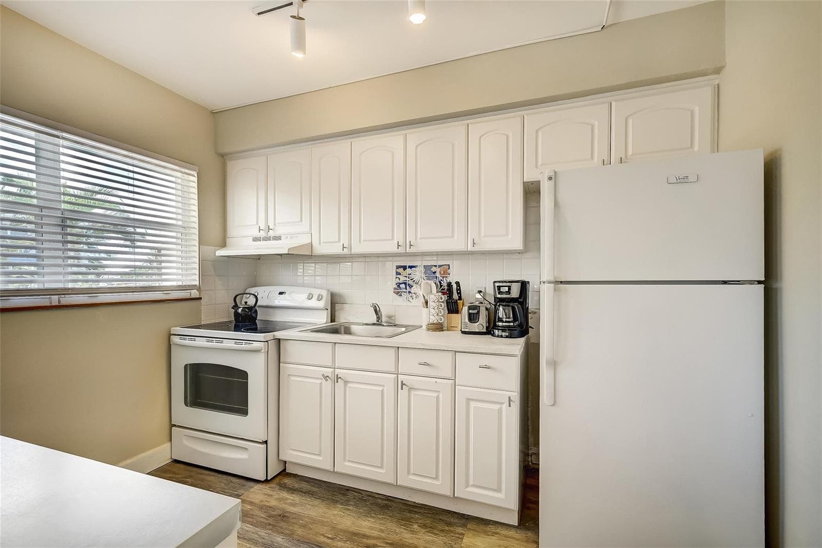 741 Bayshore Drive 32n photo 7