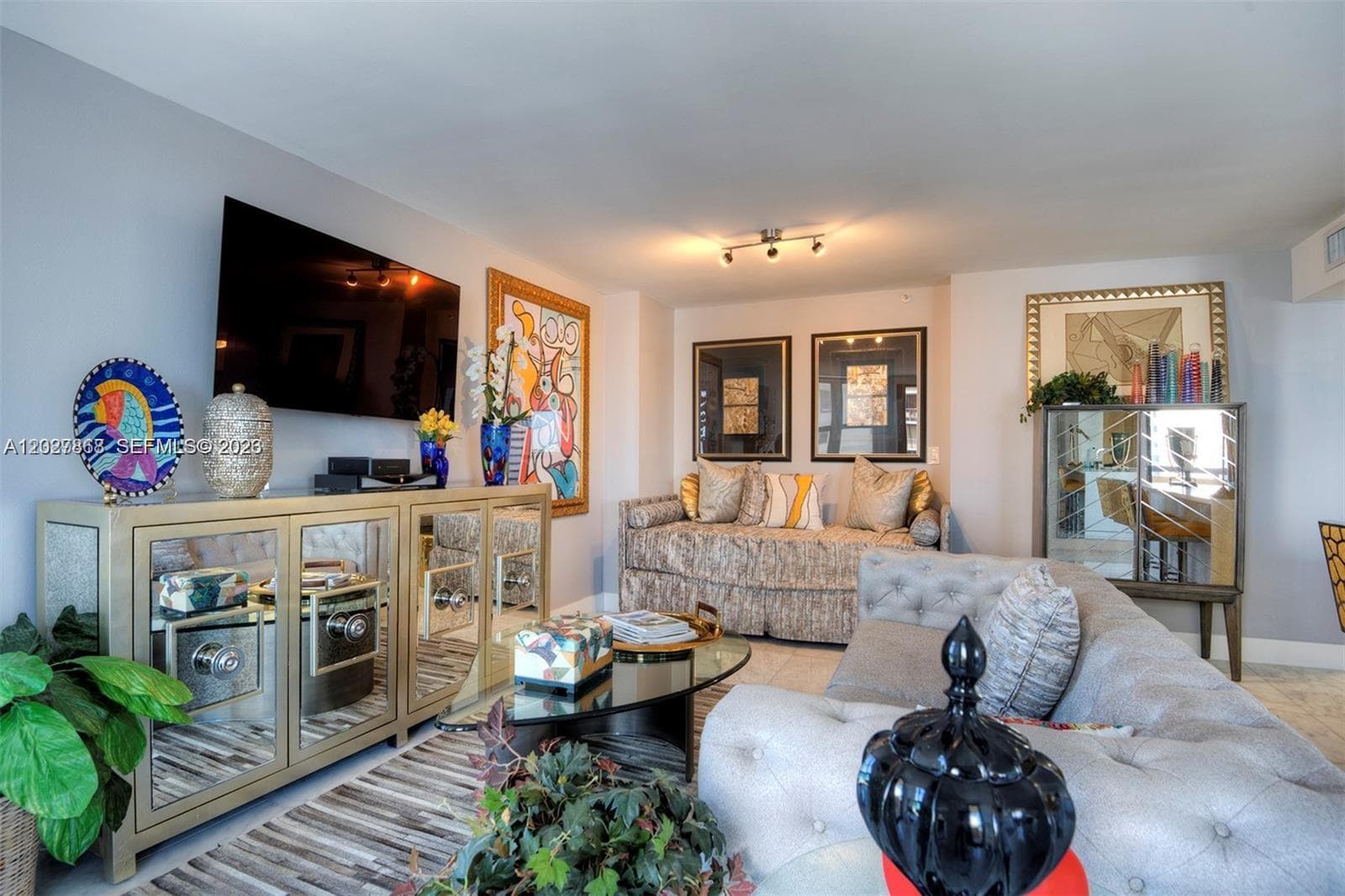 2555 Collins Ave 1400 photo 7