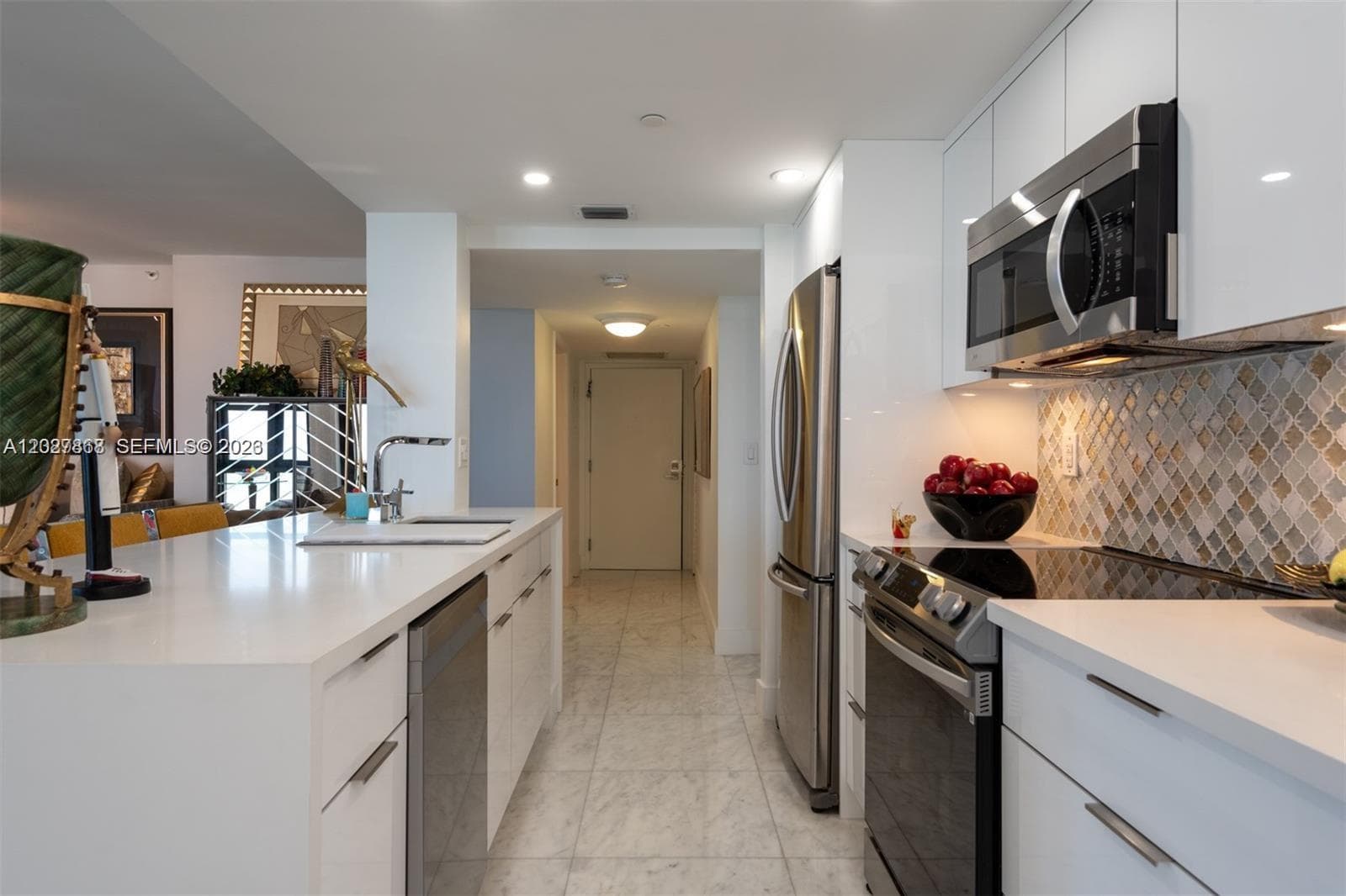 2555 Collins Ave 1400 photo 10
