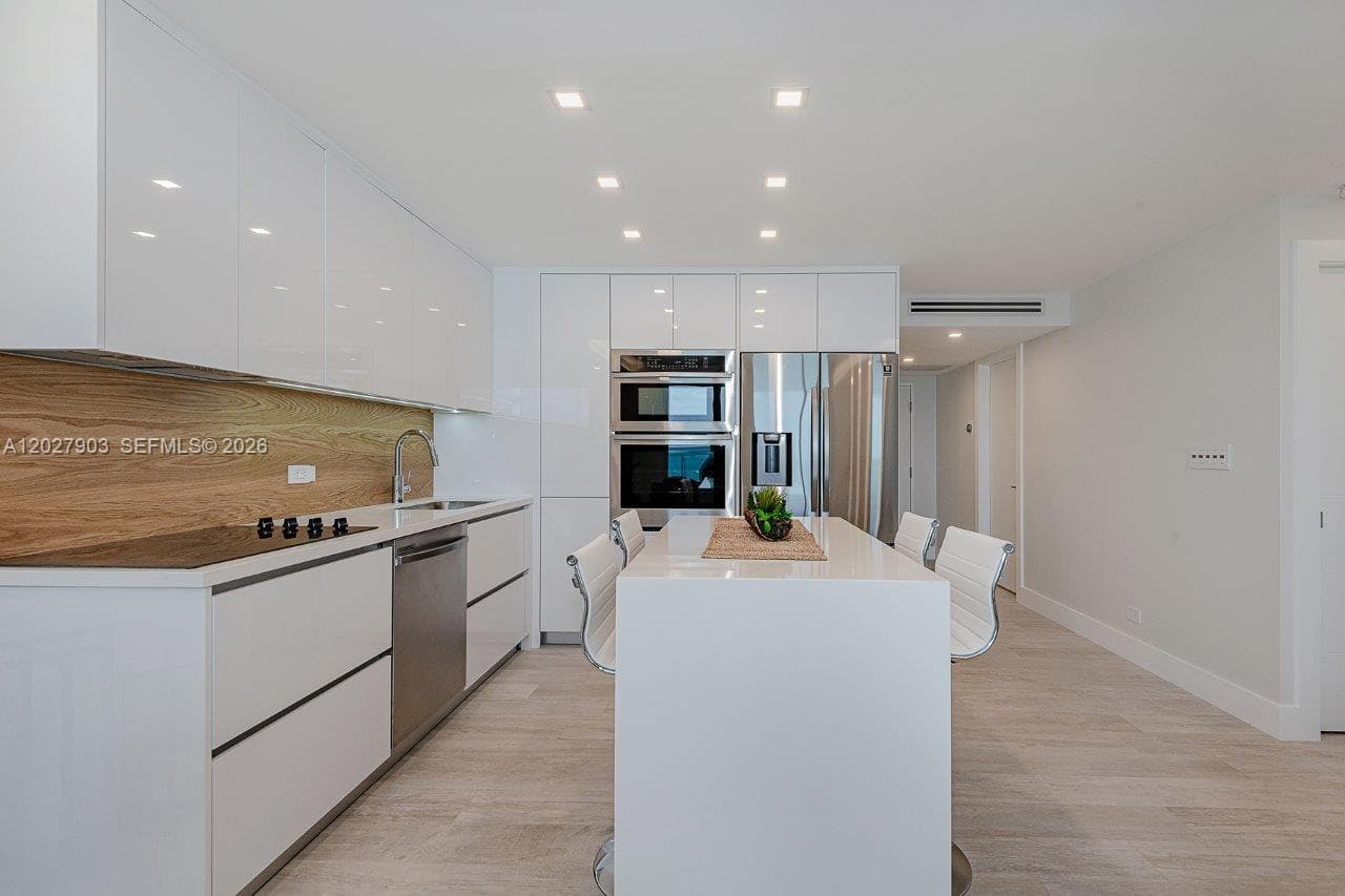 2301 Collins Ave 739 photo 23