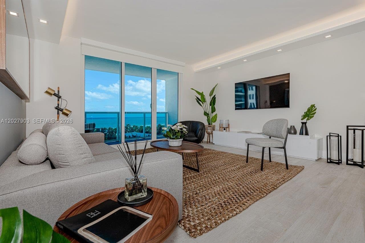 2301 Collins Ave 739 photo 2