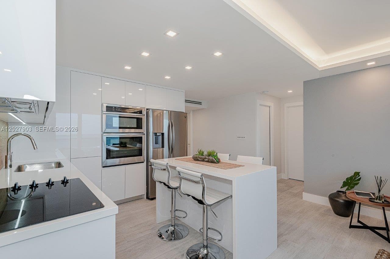 2301 Collins Ave 739 photo 6