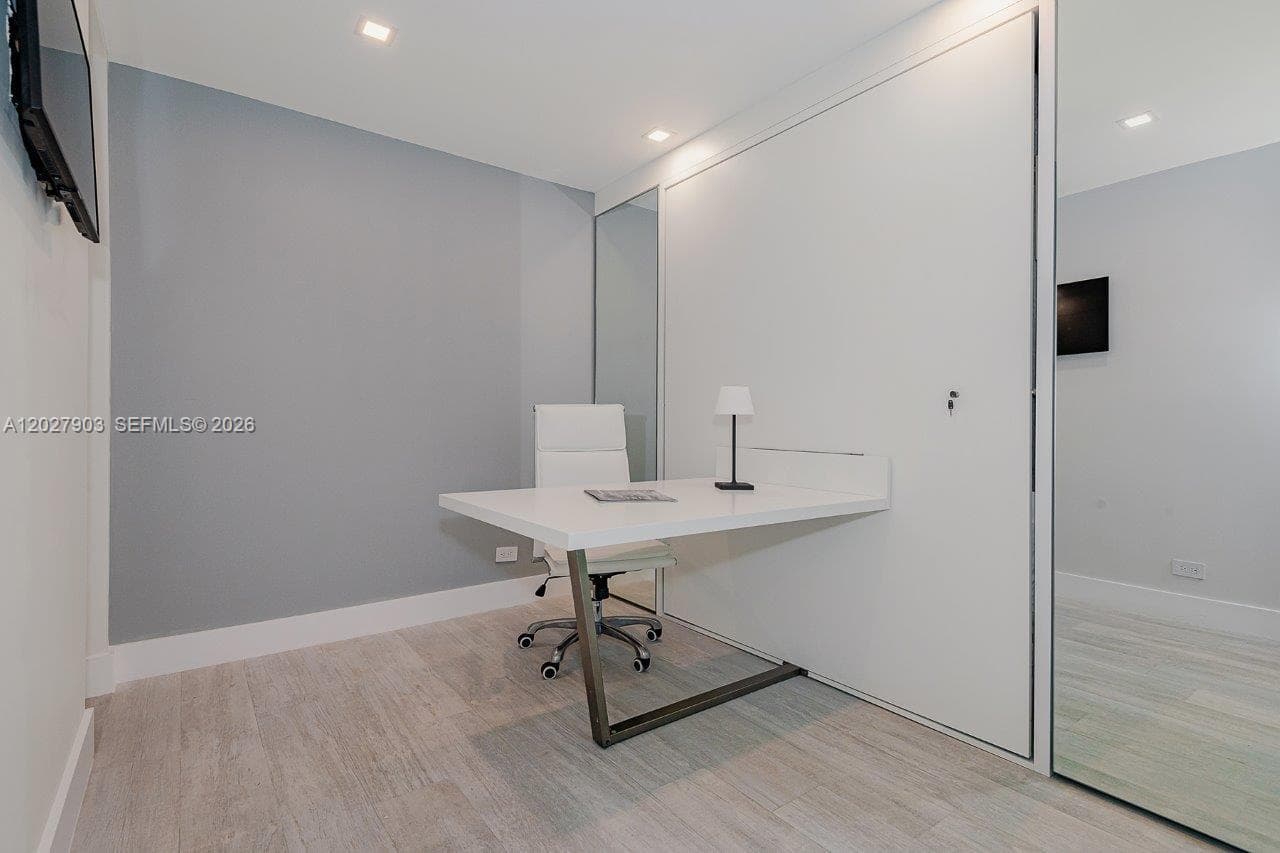 2301 Collins Ave 739 photo 7