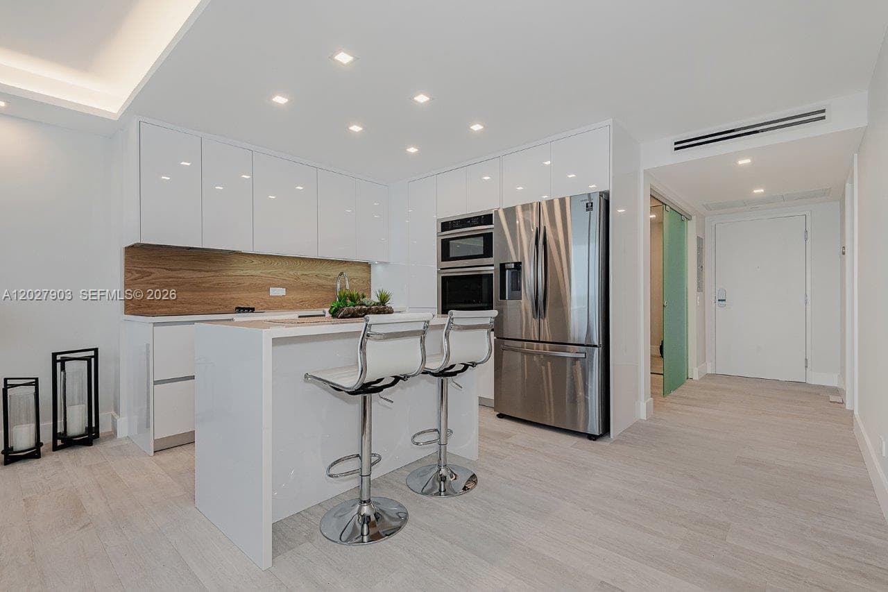2301 Collins Ave 739 photo 5