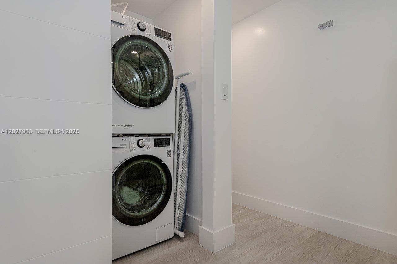 2301 Collins Ave 739 photo 9
