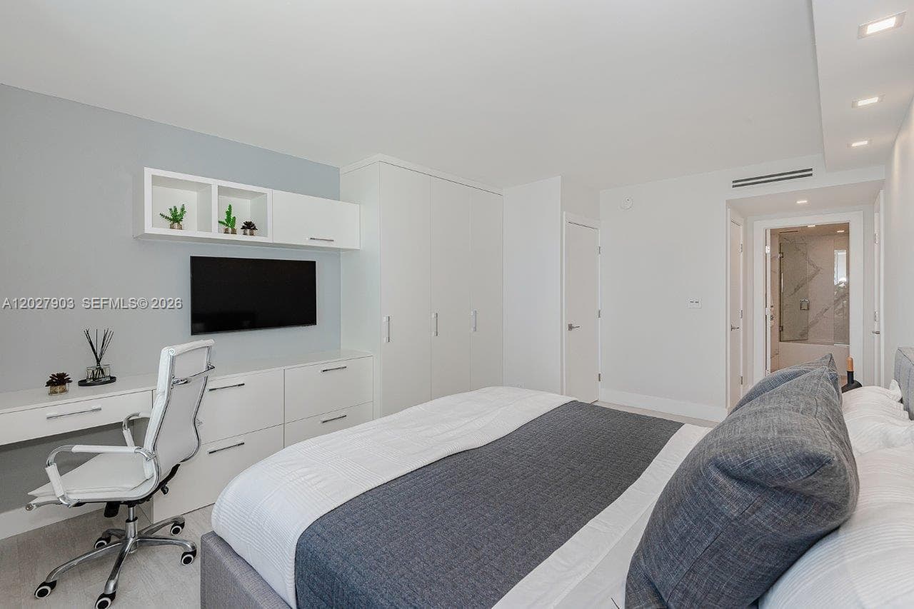 2301 Collins Ave 739 photo 18