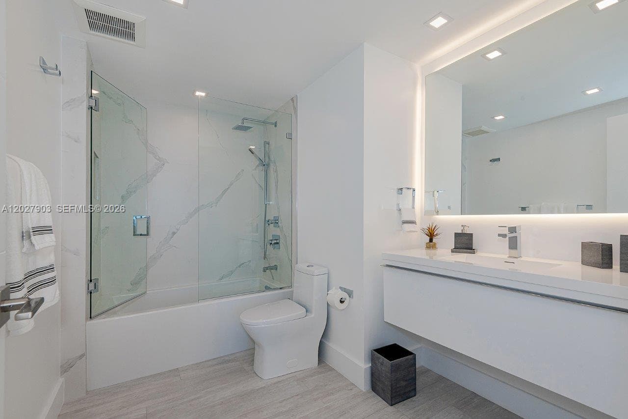 2301 Collins Ave 739 photo 19