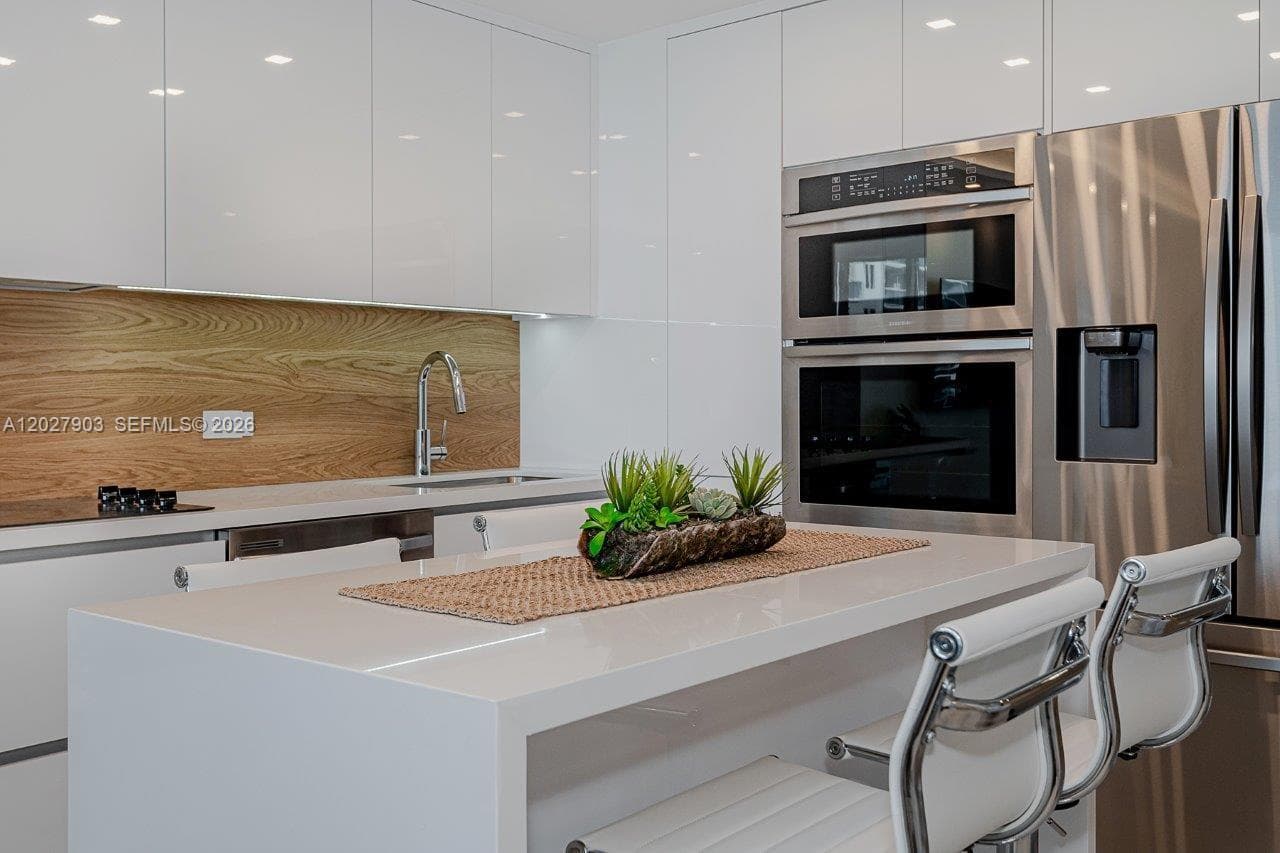 2301 Collins Ave 739 photo 25