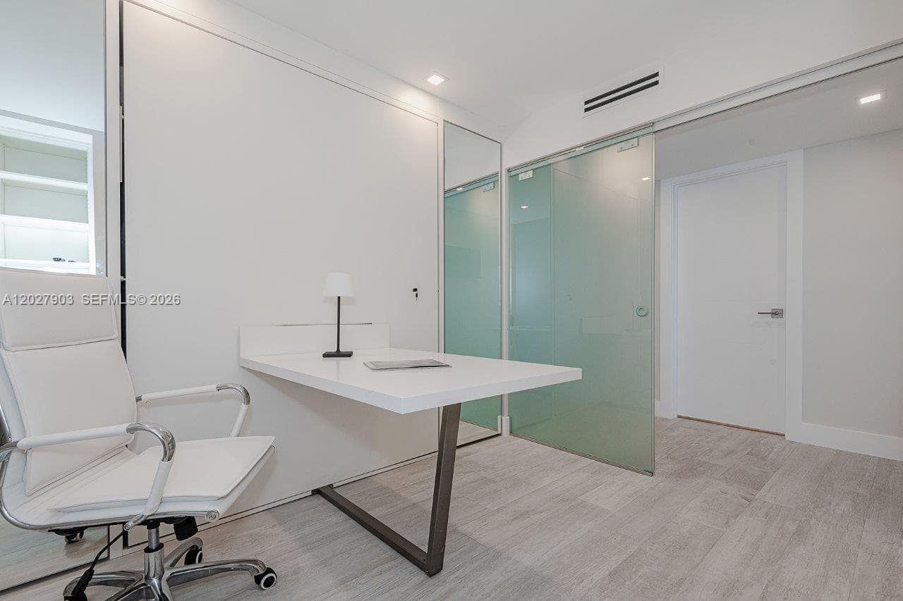 2301 Collins Ave 739 photo 21