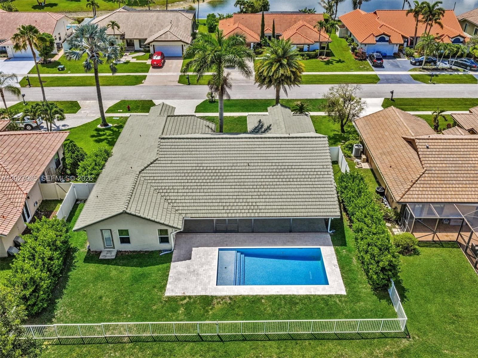 11690 Island Lakes Ln photo 2
