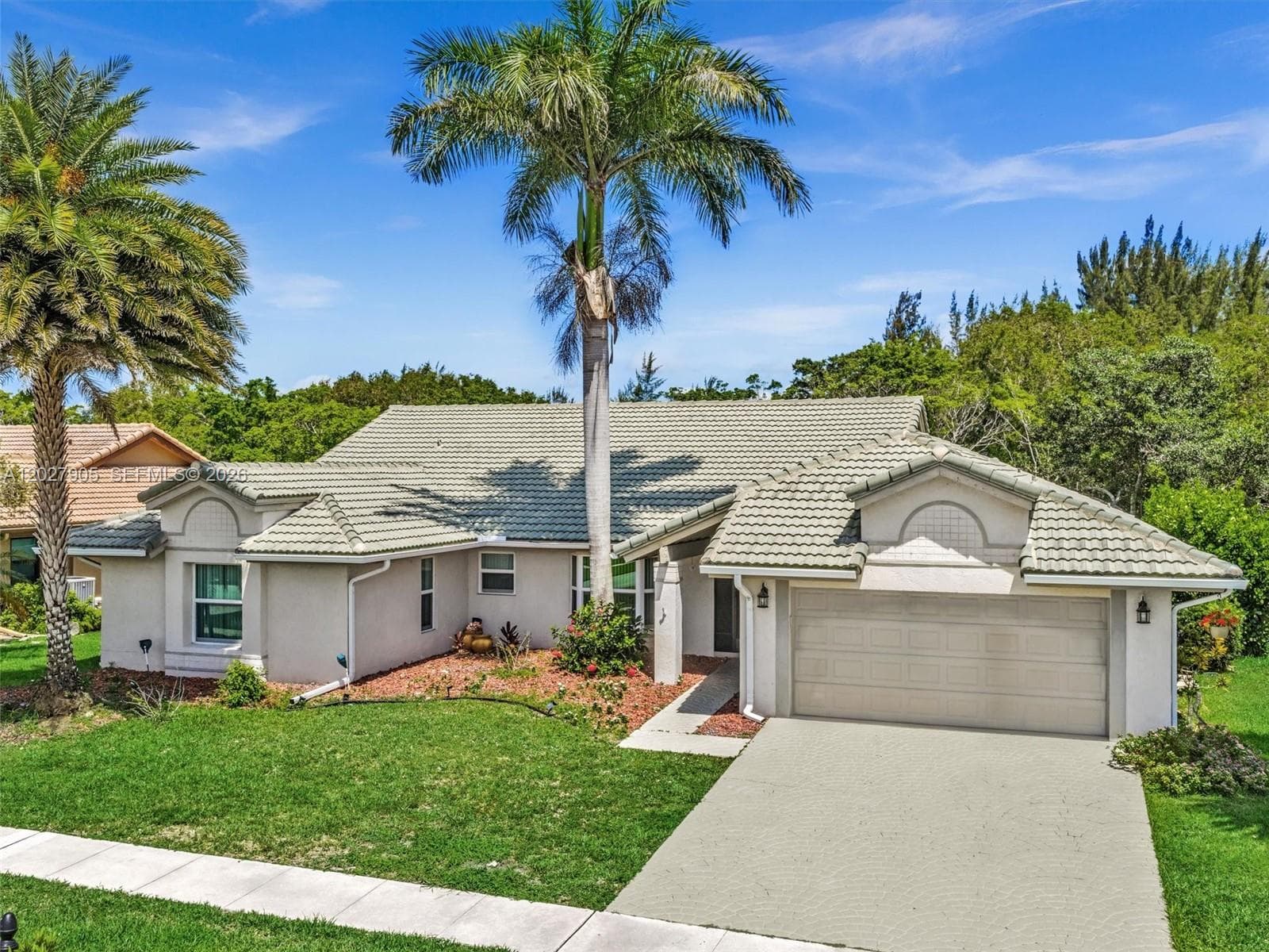 11690 Island Lakes Ln photo 3