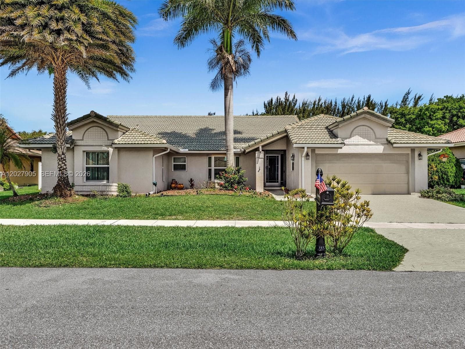 11690 Island Lakes Ln photo 4