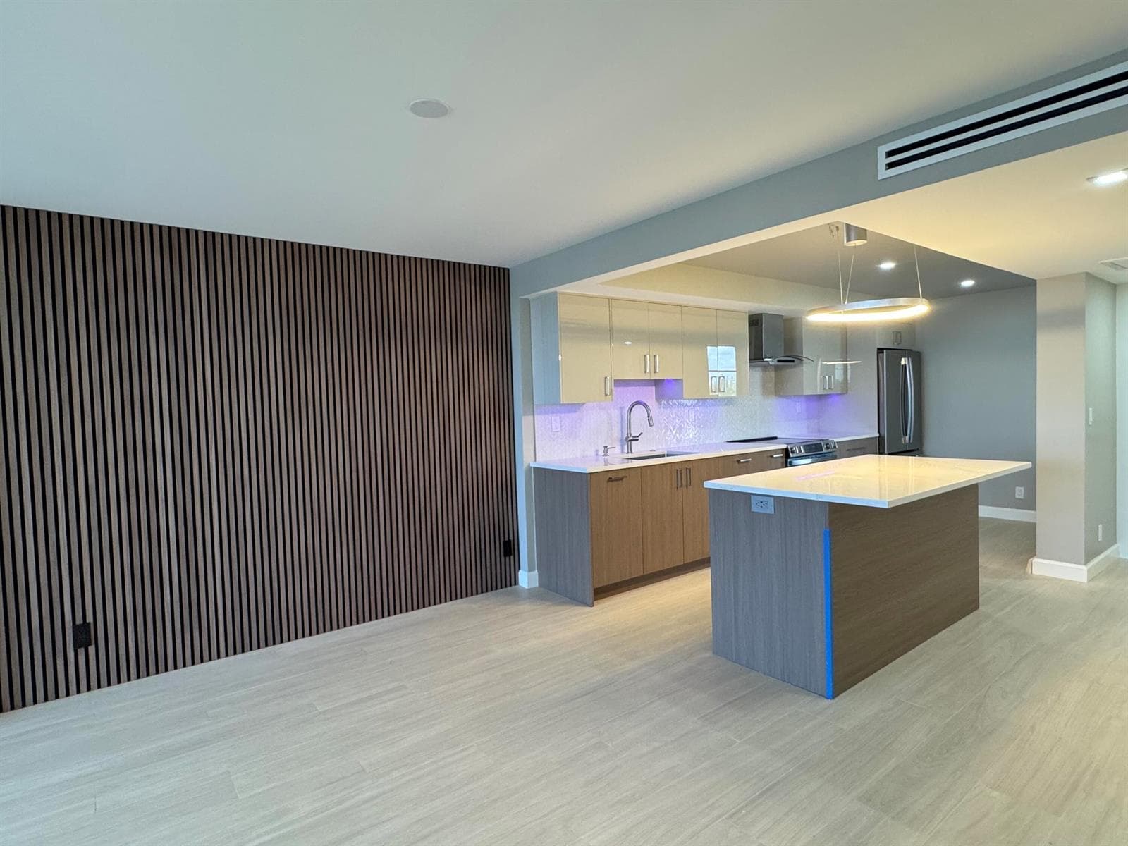 12 Royal Palm Way 6030 photo 3