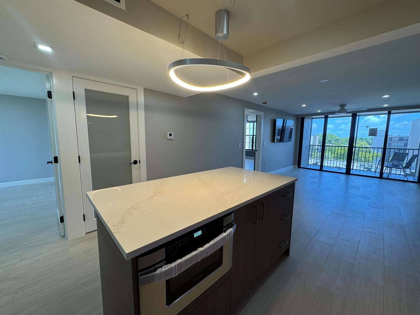 12 Royal Palm Way 6030 photo 5