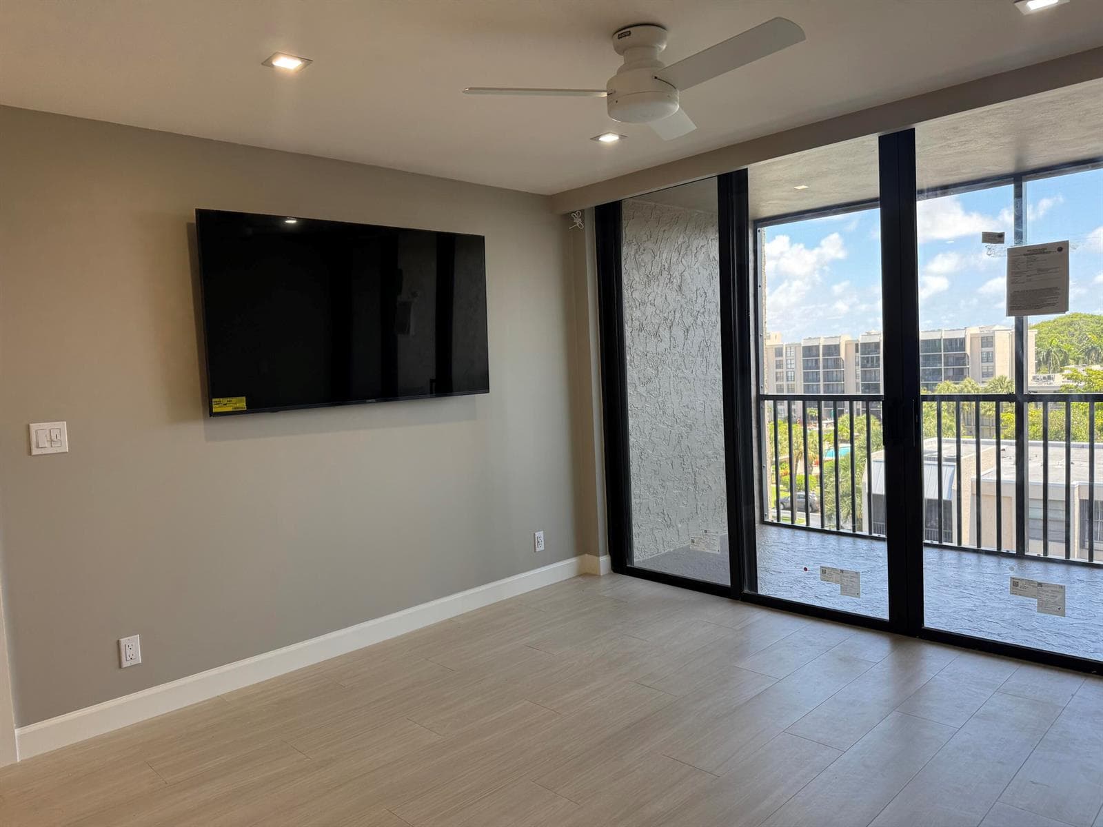 12 Royal Palm Way 6030 photo 8