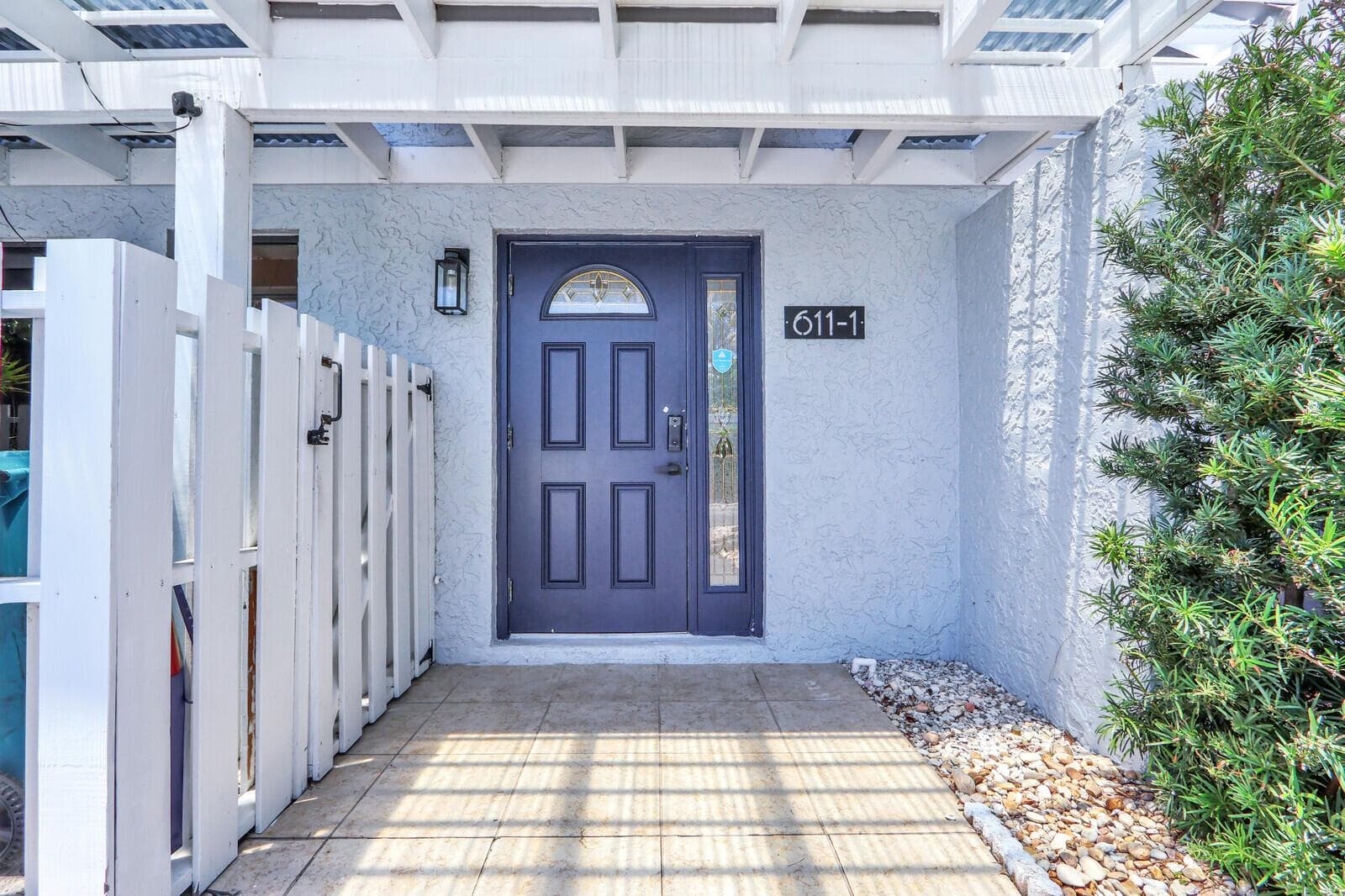 611 NE 12th Terrace 1 photo 1