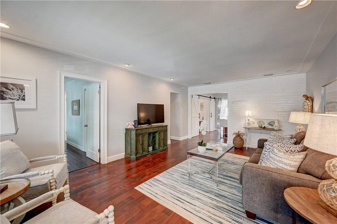 1844 SE 7th Street photo 6