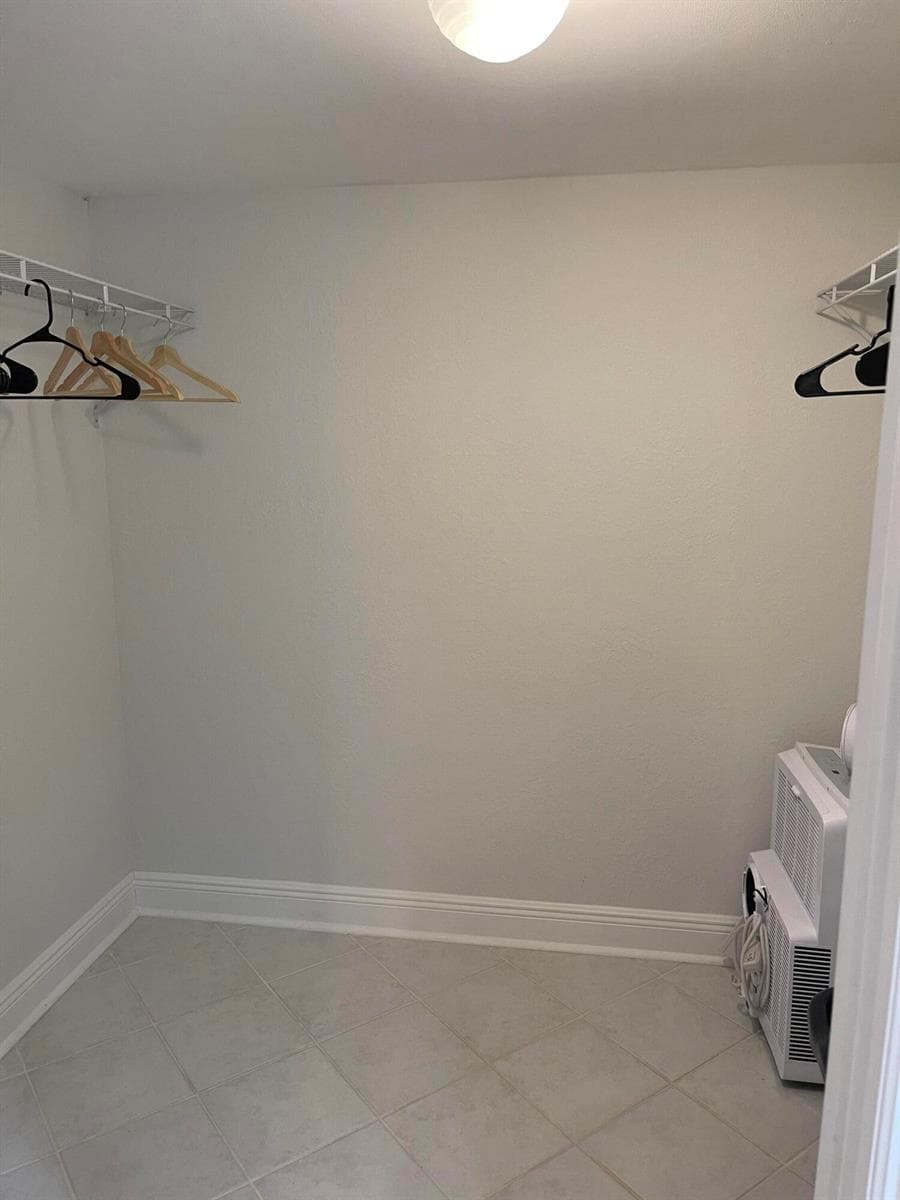 1660 Twelve Oaks Way 203 photo 13