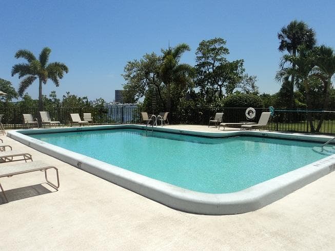 1660 Twelve Oaks Way 203 photo 22
