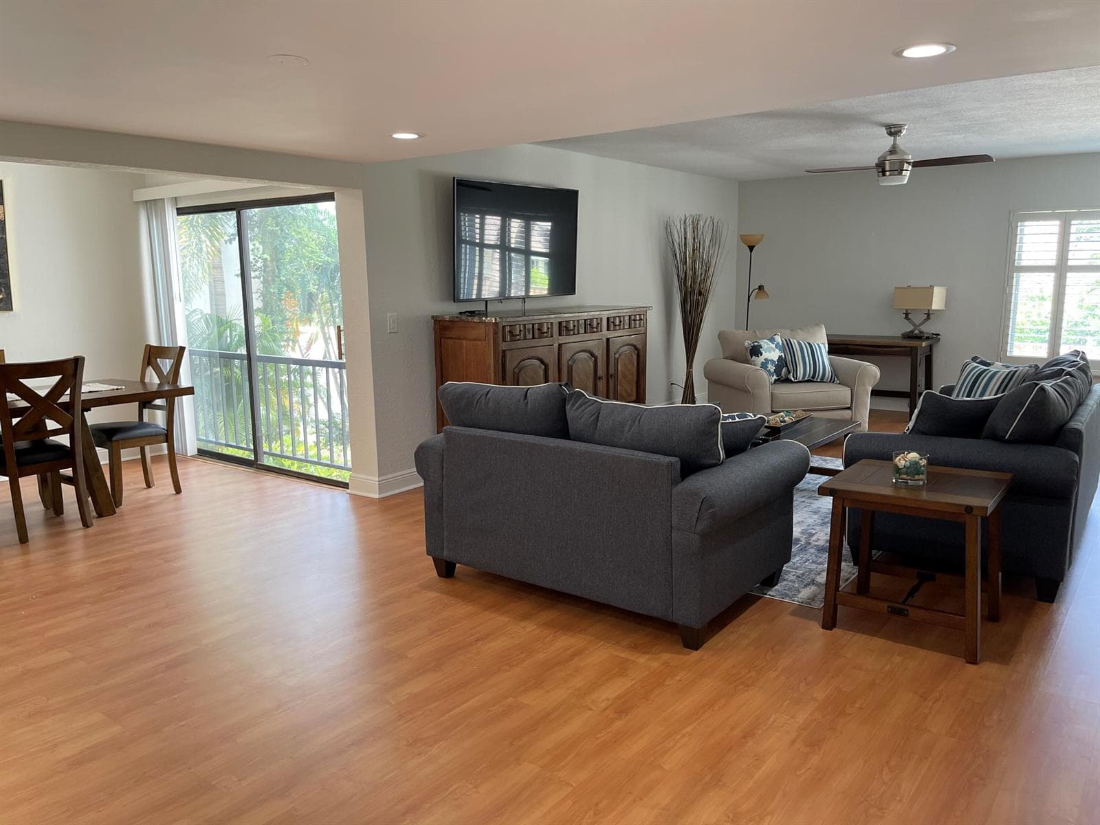 1660 Twelve Oaks Way 203 photo 5