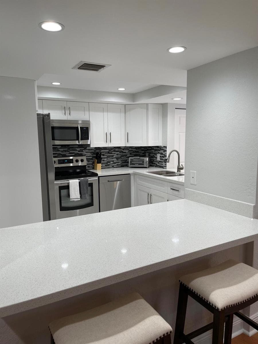 1660 Twelve Oaks Way 203 photo 4