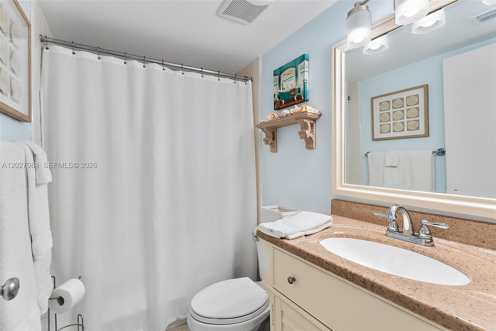 429 NE Tradewind Ln 305 photo 20