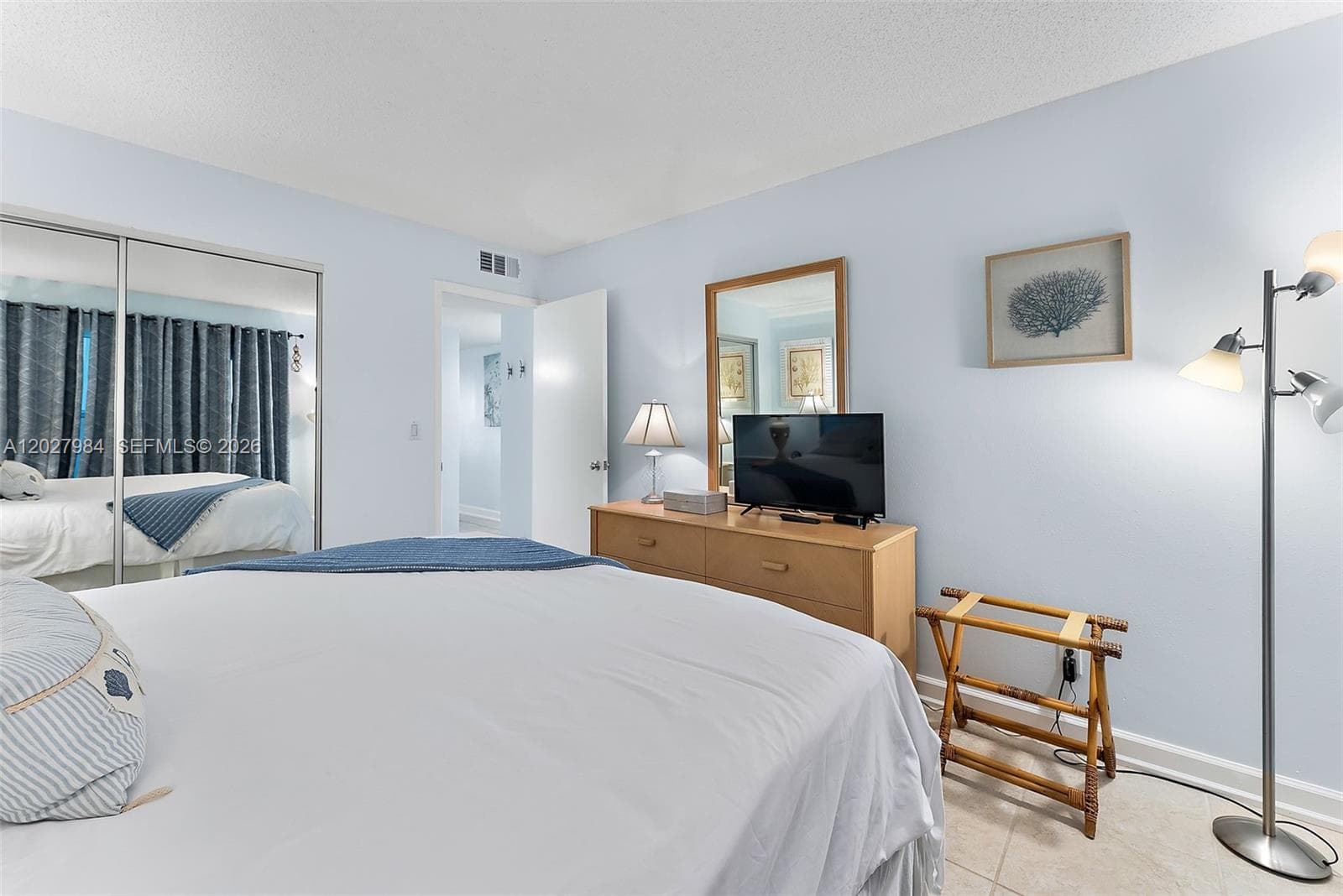 429 NE Tradewind Ln 305 photo 19