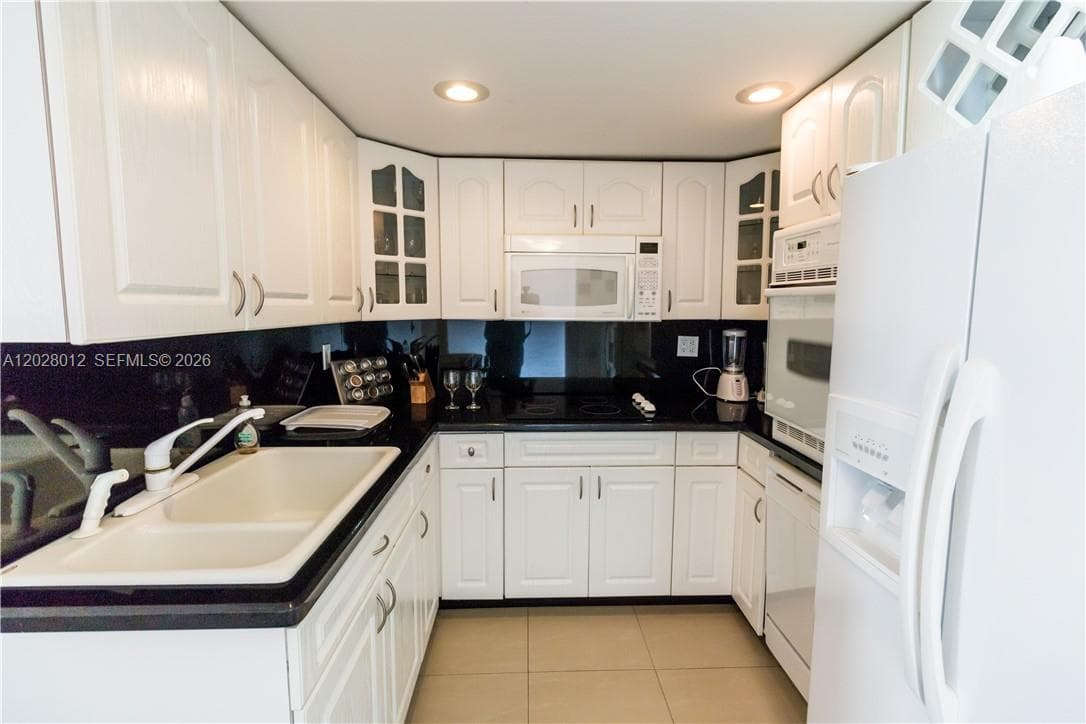 3725 S Ocean Dr 1003 photo 9