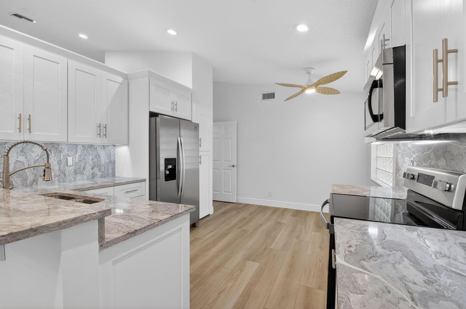 5891 Royal Isles Boulevard photo 2