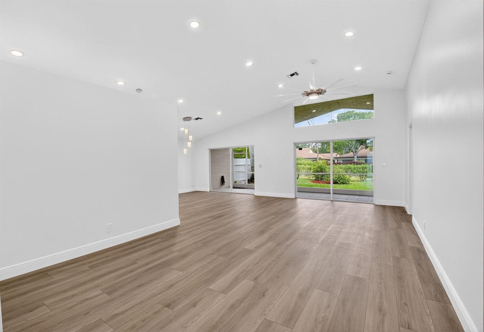 5891 Royal Isles Boulevard photo 6