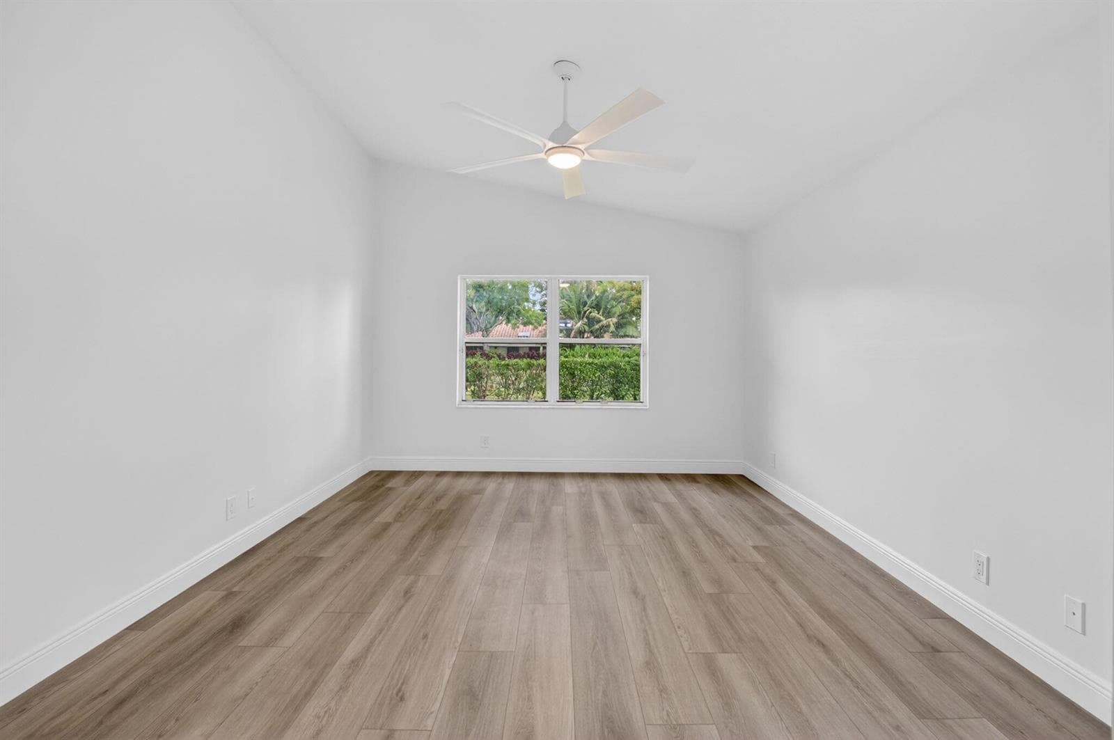 5891 Royal Isles Boulevard photo 8