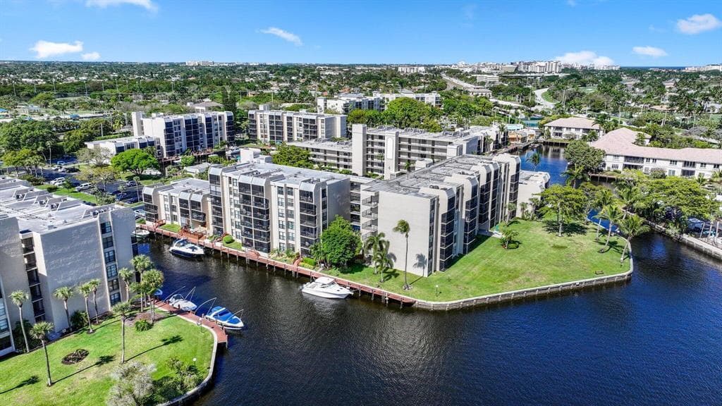 9 Royal Palm Way 102 photo 2