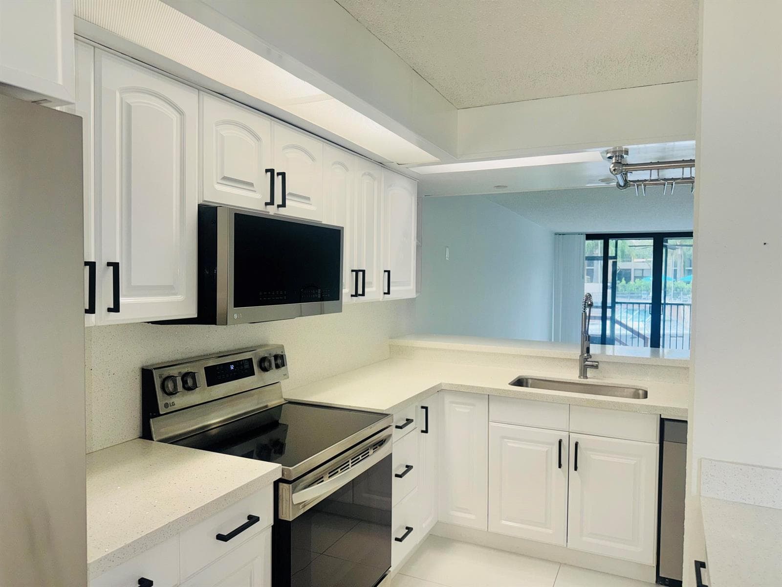 9 Royal Palm Way 102 photo 6