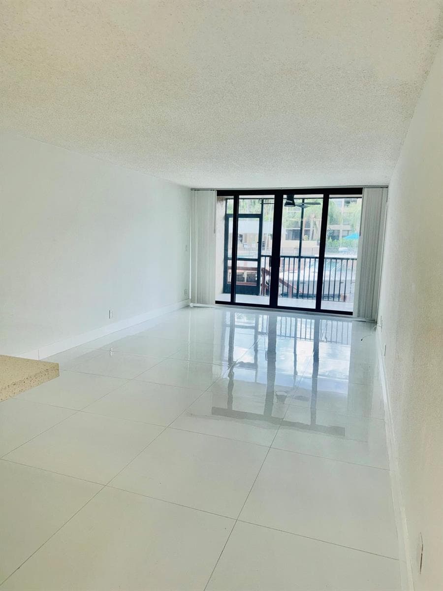 9 Royal Palm Way 102 photo 9