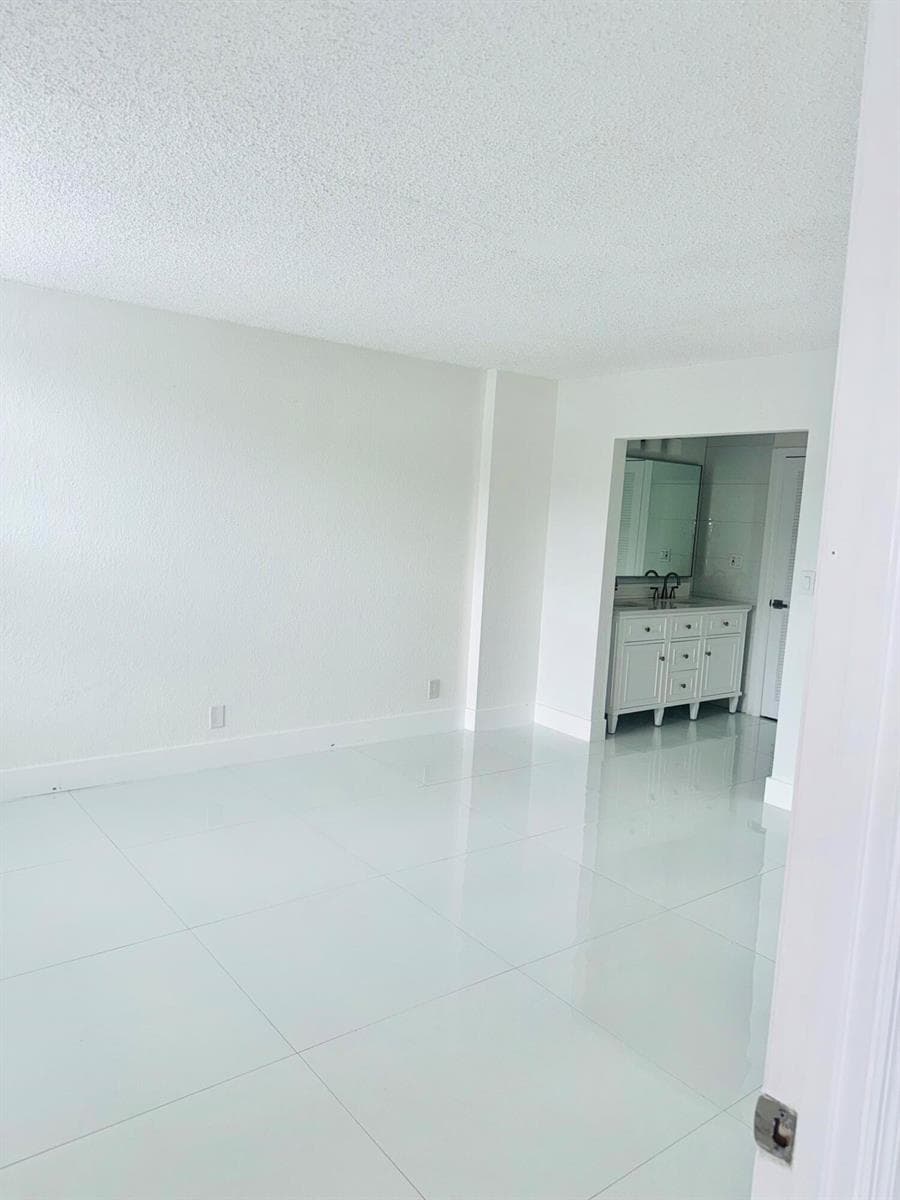 9 Royal Palm Way 102 photo 10
