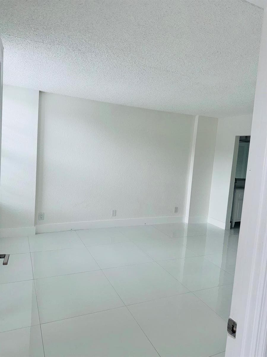 9 Royal Palm Way 102 photo 11