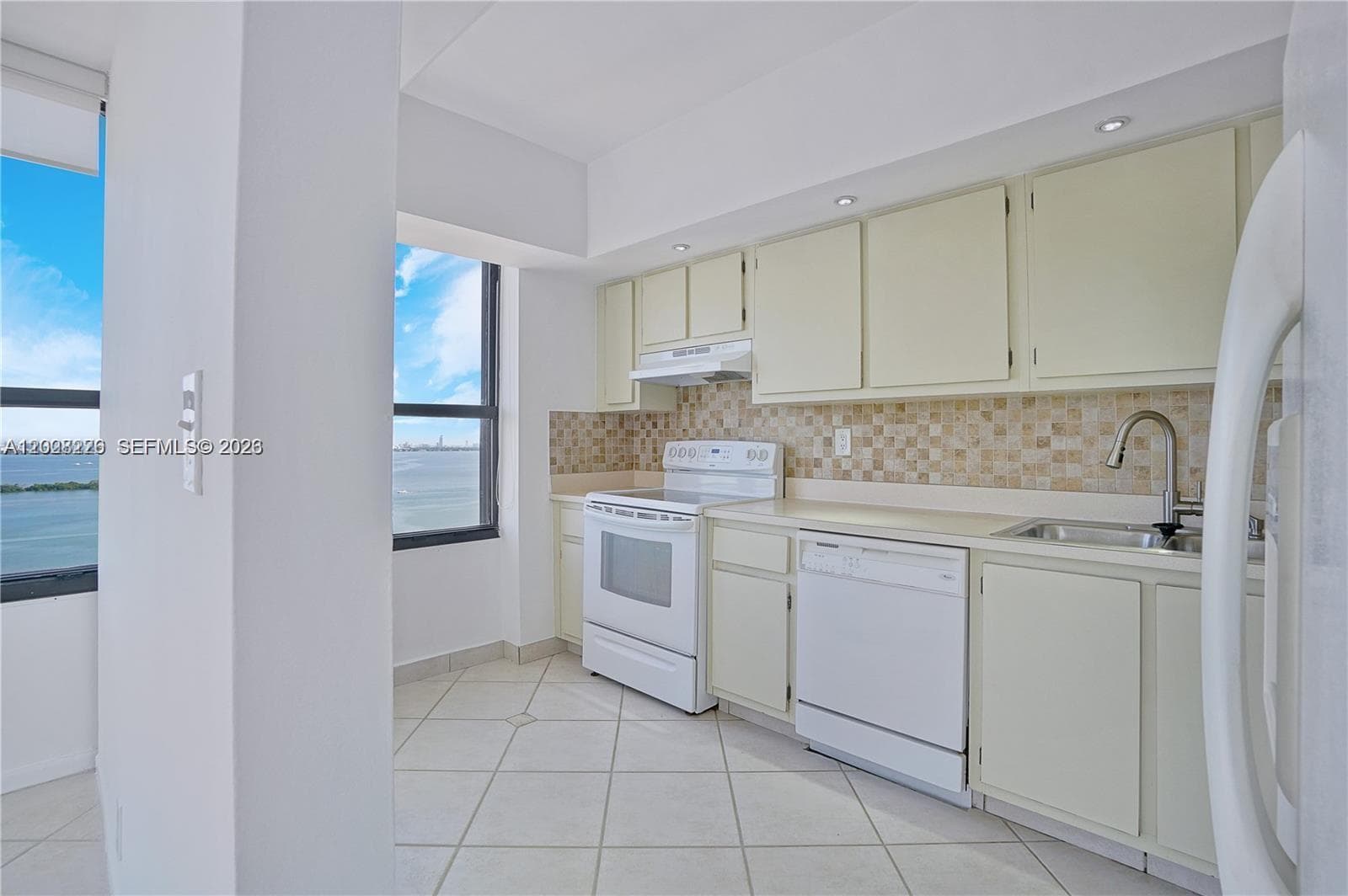 780 NE 69th St 2302 photo 15