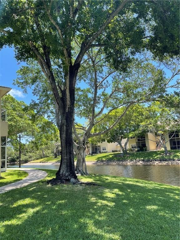 640 Cypress Club Way J12 photo 22