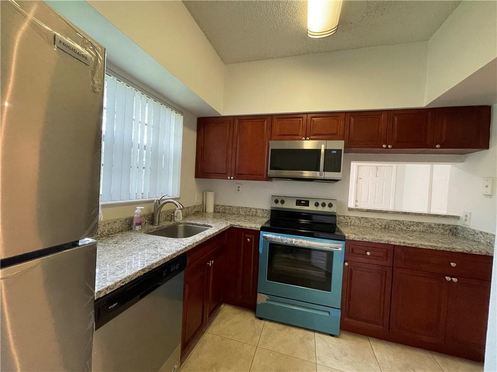 640 Cypress Club Way J12 photo 20