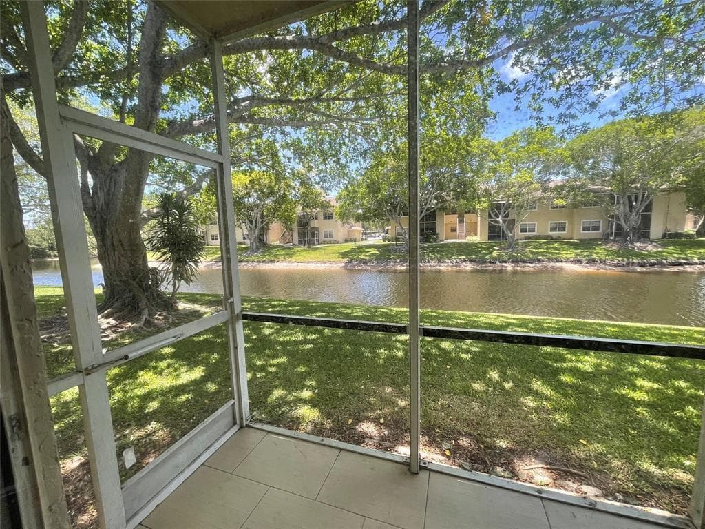 640 Cypress Club Way J12 photo 18