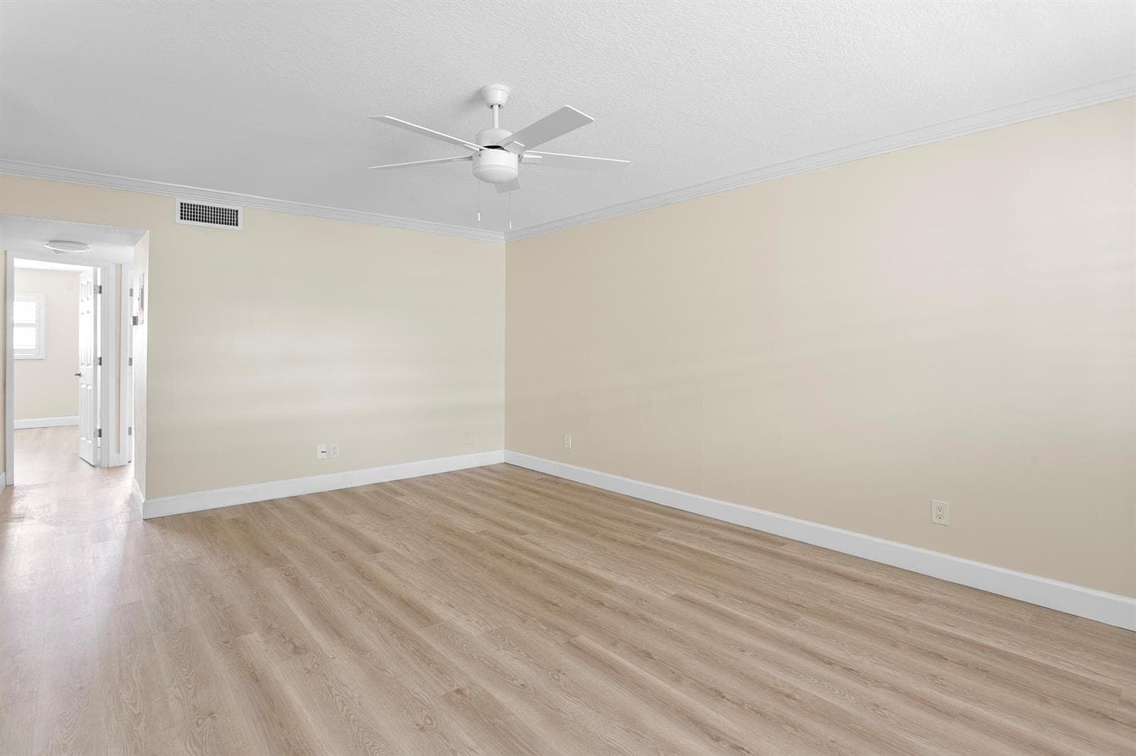 111 Shore Court 203 photo 16