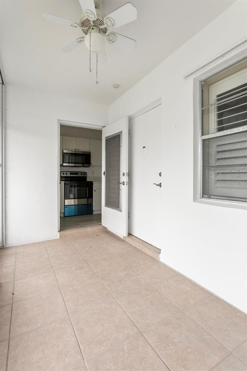 111 Shore Court 203 photo 12