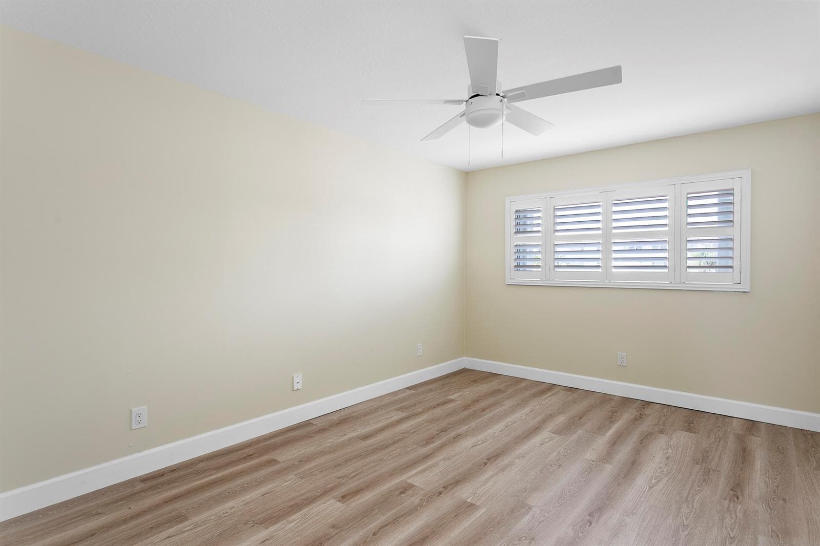 111 Shore Court 203 photo 22